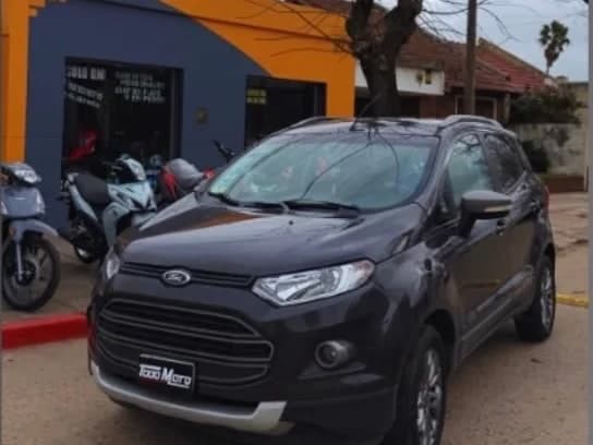 Ford EcoSport Freestyle 1.6 2013 negra, vista tres cuartos delantera