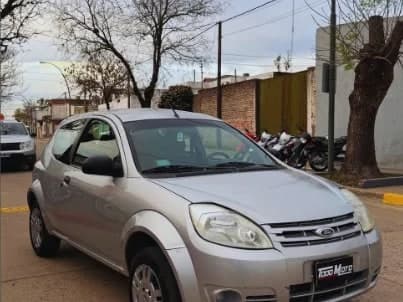 Ford Ka 1.6 2009 beige, vista tres cuartos delantera