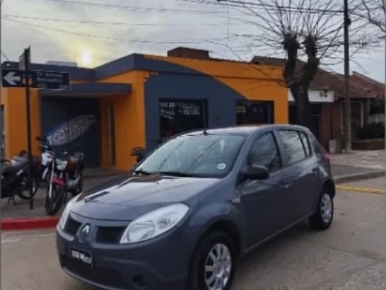 Renault Sandero 1.6 2010 gris oscuro, vista tres cuartos delantera